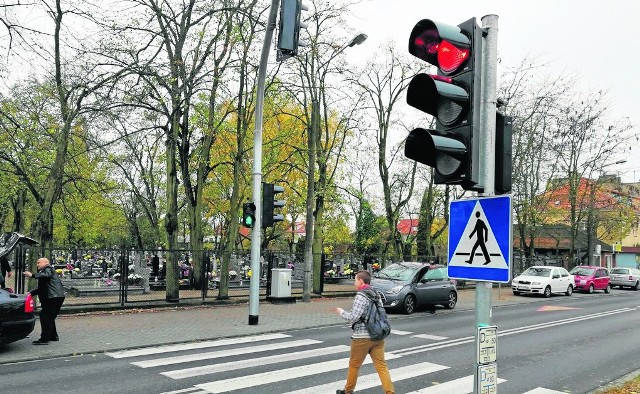 Przejście dla pieszych zainstalowane przy ul. Żwirki i Wigury ma wpłynąć na zwiększenie bezpieczeństwa 
