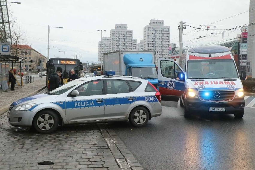 Wypadek na rondzie Reagana. Ukrainiec próbował się zabić