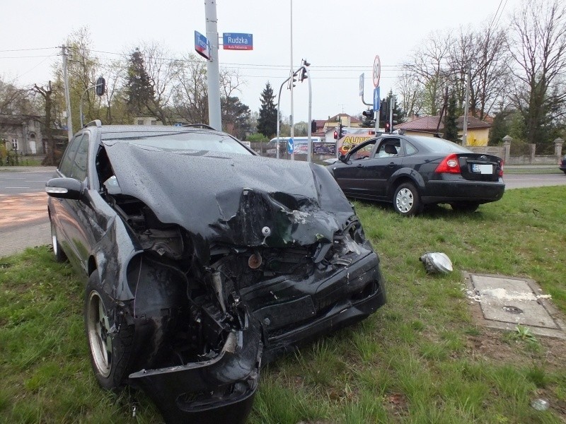 Wypadek na ul. Rudzkiej. Cztery osoby ranne [zdjęcia]
