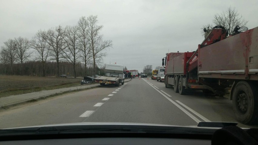 Wypadek na trasie Choroszcz - Zaczerlany. Dwa auta zderzyły się czołowo na szosie Kruszewskiej [ZDJĘCIA]