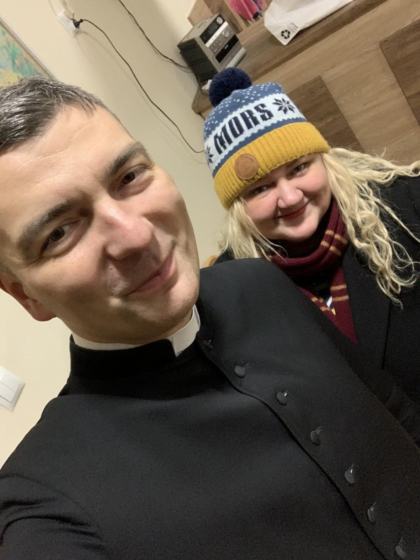 Maneula Michalak pojawiła się na zdjęciu parafii pw. Świętej...