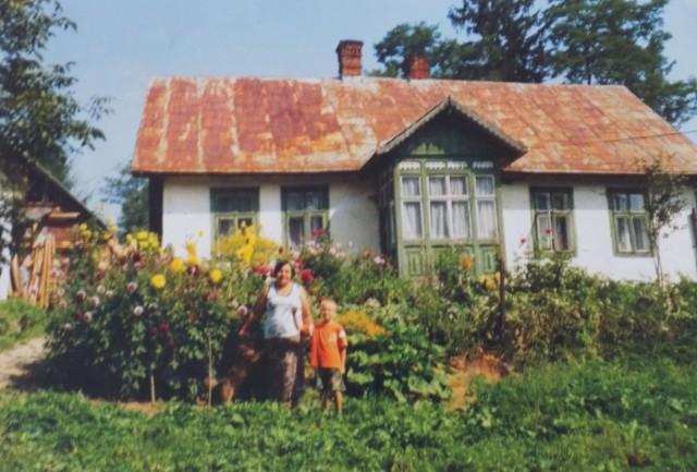 W tym domu w Wesołej wychował się ks. Paweł Domin. Kilka lat temu dom zmienił właściciela i został znacznie przebudowany. Jego pierwotny wygląd zachował się jedynie na archiwalnych fotografiach.