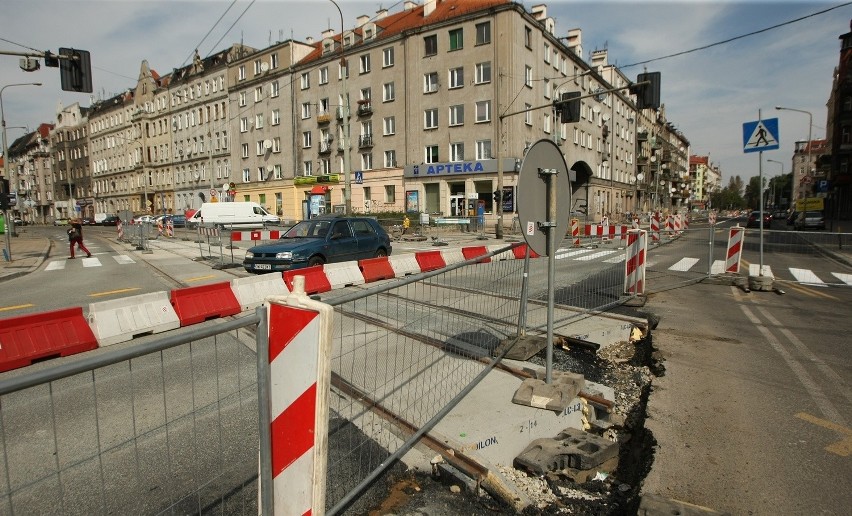 Wrocław: Koniec remontu na Wyszyńskiego. Jezdnia równa jak stół (ZDJĘCIA)