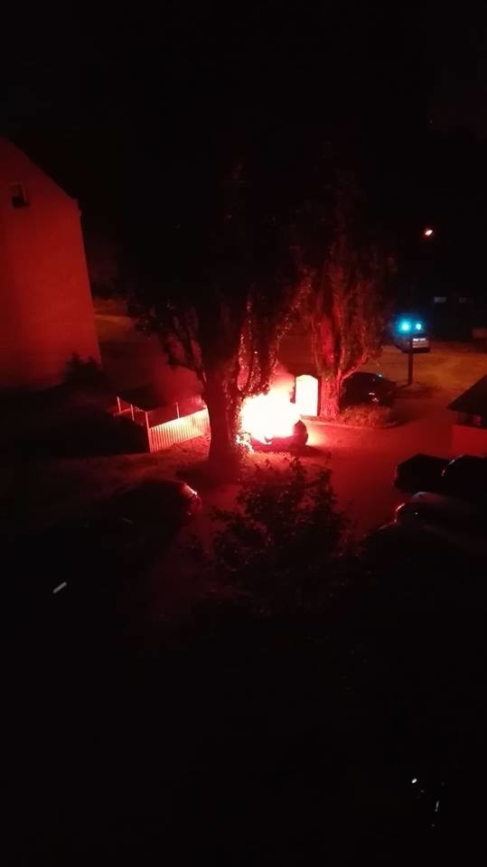 Szczecin: W nocy płonęły trzy auta na Żelechowej. To podpalenie? [zdjęcia]