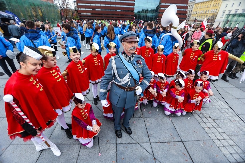 Radosna Parada Niepodległości tuż po godzinie 10 wyruszyła...