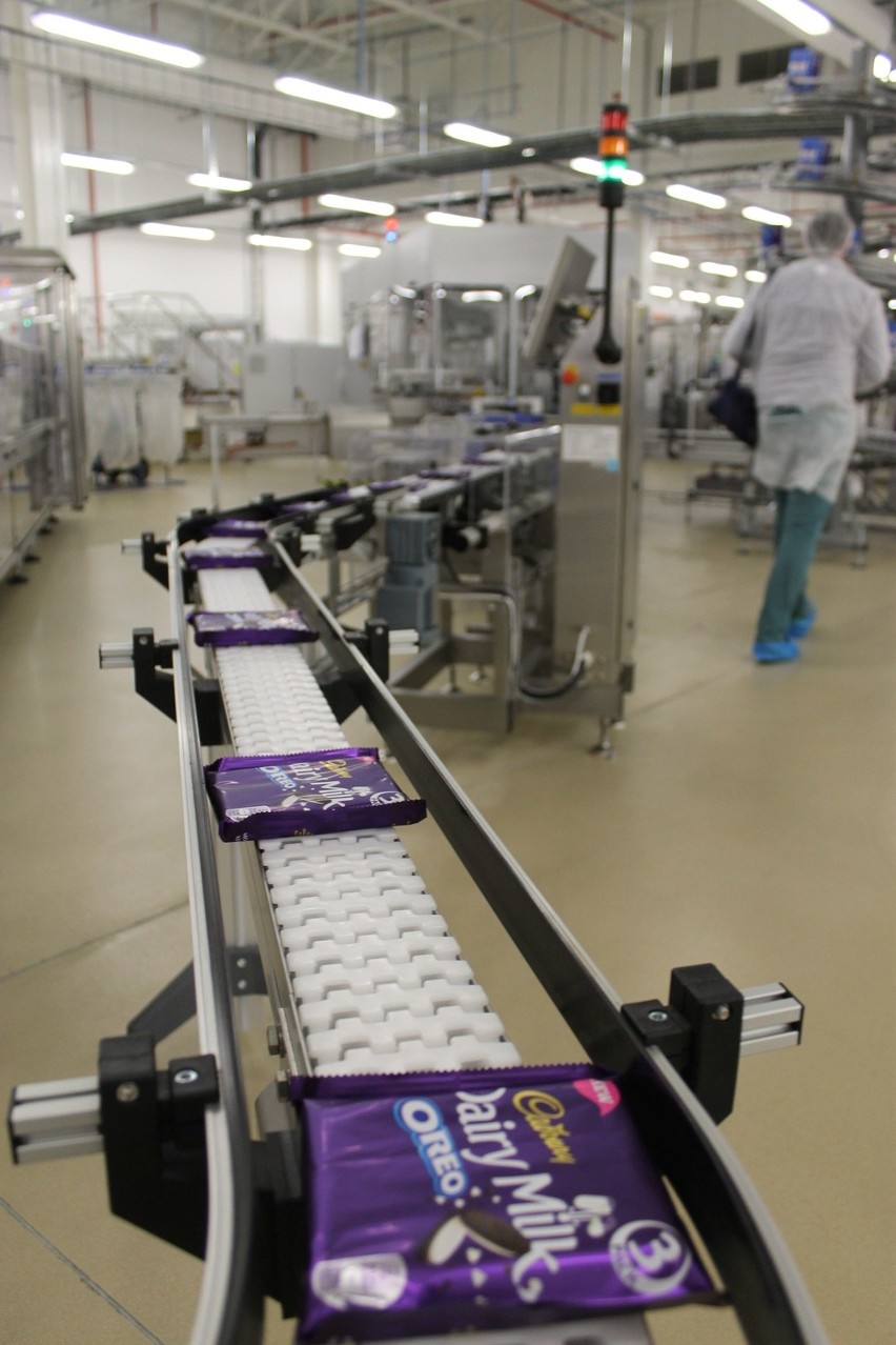 Mondelez uruchamia nową linię produkcyjną w fabryce słodyczy...