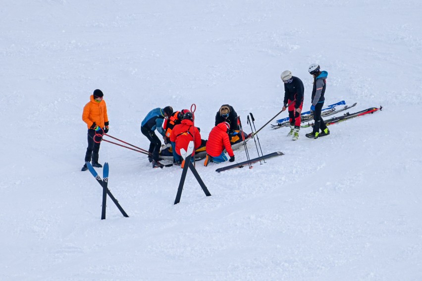 Akcja ratunkowa na trasie narciarskiej na trasie w Dolinie...