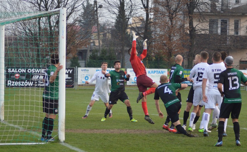 Stal Stalowa Wola w meczu 18. kolejki drugiej ligi...