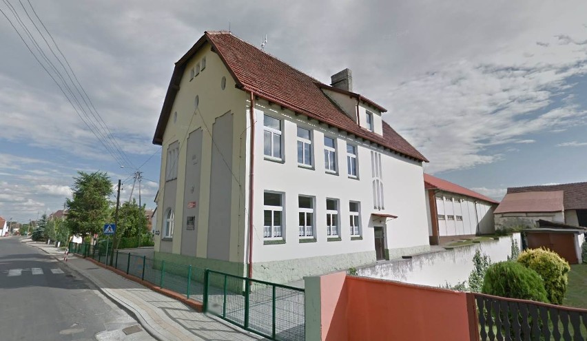 Koronawirus w szkole w Brożcu. 14 z 21 pracowników szkoły zakażonych. W szkole nie ma kto uczyć