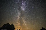 Noc Perseidów 2022 - kiedy i gdzie podziwiać niesamowity spektakl "deszczu meteorytów"? Zjawisku będzie towarzyszyć Czerwona Pełnia Księżyca