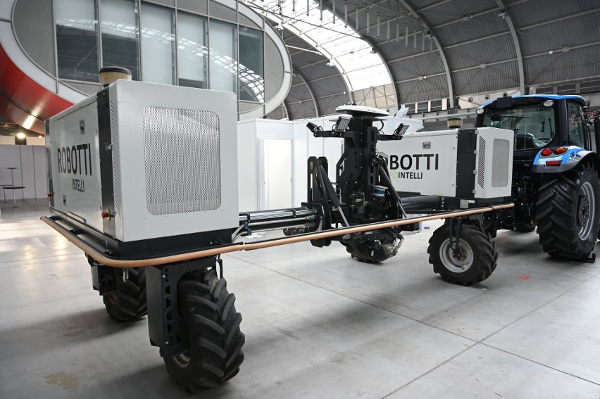 autonomiczny robot do zbioru Robotti duńskiej firmy...