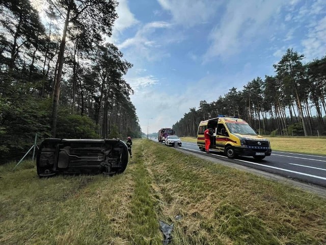 Auto dachowało po godzinie 8.