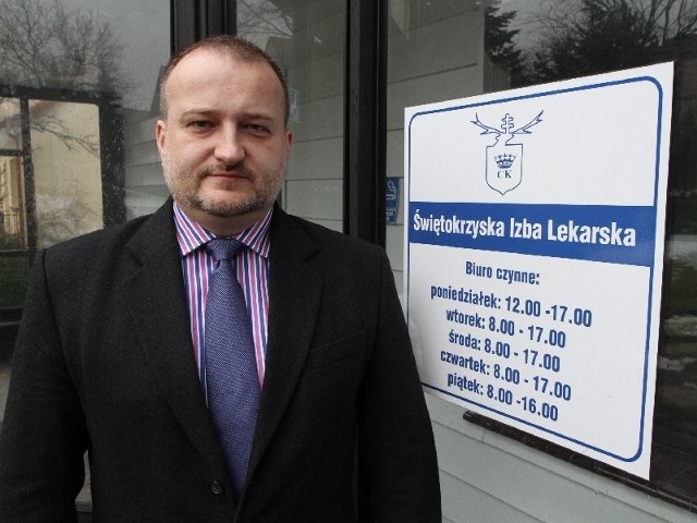 Doktor Paweł Barucha, prezes Świętokrzyskiej Izby Lekarskiej alarmuje, że w Świętokrzyskim gwałtownie ubywa specjalistów.
