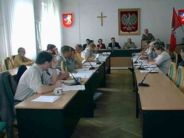 Radni Powiatu zgodzili się na powołanie Szkoły Specjalnej Przysposabiającej do Pracy, ale gorąco dyskutowali na temat jej położenia.