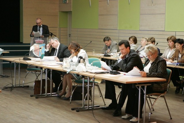 Problem zarośniętego chwastami Ronda Twierdza na ostatniej sesji Rady Miasta poruszyła radna Krystyna Srokowska.