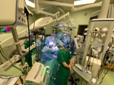 Operacja rekonstrukcji twarzy z użyciem płata udowego w szpitalu w Bydgoszczy. To pierwsza taka operacja w tej lecznicy - zdjęcia