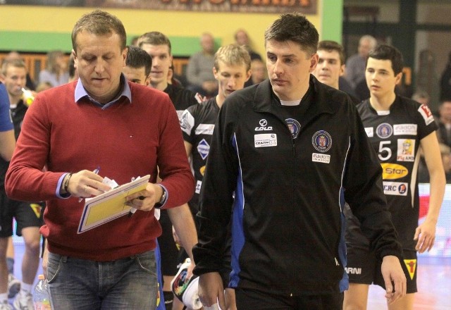 Po zarejestrowaniu sportowej spółki akcyjnej WKS Czarni Radom, Robert Prygiel (z prawej), trener Czarnych będzie mógł rozpocząć kompletowanie kadry