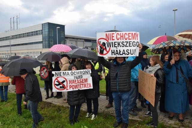 Lotnisko chce mieć nowy pas, mieszkańcy protestują [WIDEO]