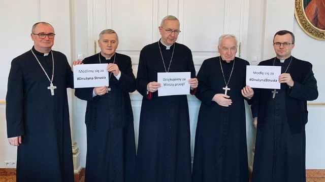 Poznańscy biskupi modlą się za "Drużynę Strusia".
