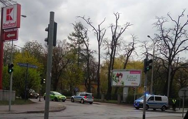 Alarm bombowy w gorzowskim Kauflandzie. Policja odcięła dojazd do sklepu.