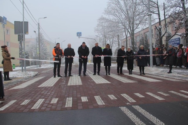 Skrzyżowanie w Mońkach to część wartej 5 mln zł inwestycji powiatu związanej z poprawą bezpieczeństwa ruchu pieszych w obrębie dróg powiatowych Mońkach, w Trzciannem i Goniądzu