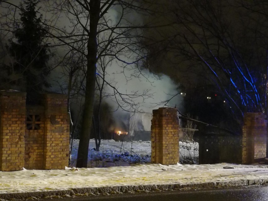 Pożar przy ulicy Siemianowickiej w Bytomiu. Na miejscu 4 zastępy strażackie ZDJĘCIA