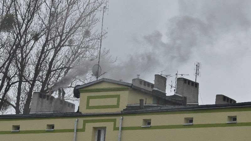 Smog przez ponad trzy miesiące utrzymuje się nad Łodzią. Winne są kominy domów i kamienic