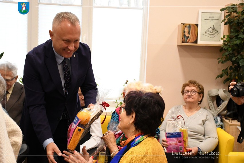 Nowy Sącz. Podopieczni Dziennego Domu Seniora świętowali z prezydentem [ZDJĘCIA]