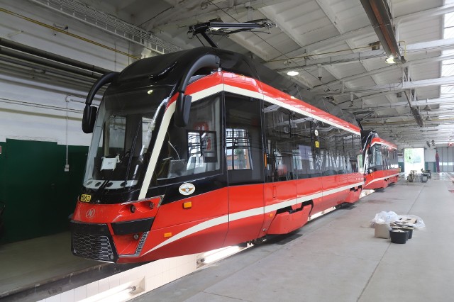 Nowy tramwaj Moderus MF 10 AC od soboty 20 czerwca będzie wozić pasażerów Tramwajów Śląskich.Zobacz kolejne zdjęcia. Przesuwaj zdjęcia w prawo - naciśnij strzałkę lub przycisk NASTĘPNE