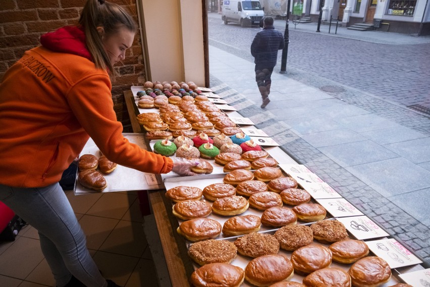 Gdzie i za ile kupimy pączki w Tłusty Czwartek 2022 w Toruniu?