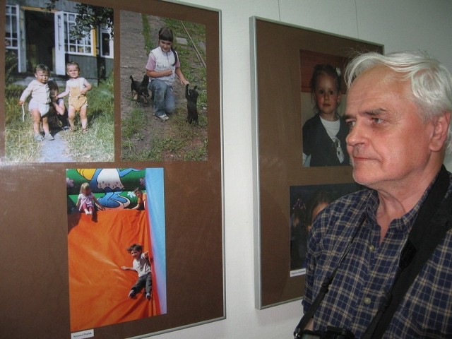 To moje dzieci na zdjęciu  sprzed trzydziestu lat a tutaj, na dole,   wnuki &#8211; pokazywał Krzysztof Pawlak.