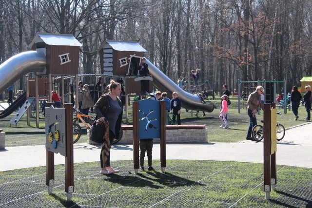 Park Zielona to jedno z ulubionych miejsc wypoczynku dąbrowian