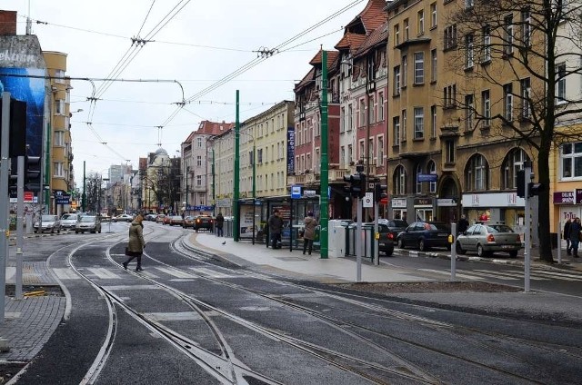 Nie wiadomo kiedy ul. Dąbrowskiego zostanie przebudowana, ale Zarząd Dróg Miejskich myśli o stworzeniu deptakuFot: Paweł Miecznik