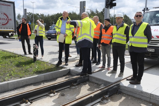We wtorek 16 maja zorganizowano objazd po budowie linii tramwajowej między centrum Torunia a osiedlem Jar. Zaawansowanie inwestycji sprawdzał między innymi prezydent Michał Zaleski