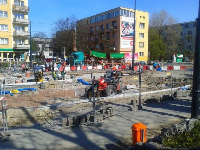 Tramwaje linii 2 i 4 znowu kursują ul. Kraszewskiego. I zrobiło się niebezpiecznie.