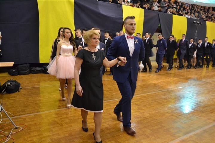 Studniówka 2016 VII Liceum Ogólnokształcącego im. M. Kopernika w Częstochowie [ZDJĘCIA]