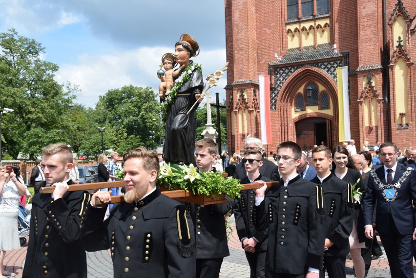 Arcybiskup Wiktor Skworc poświęcił sztandar Rybnika