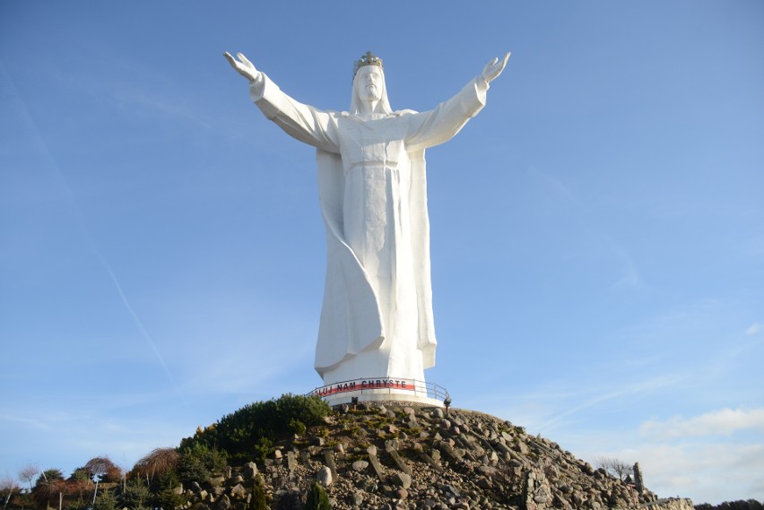 Pomnik Chrystusa króla odsłonięto w Świebodzinie w 2010 r....