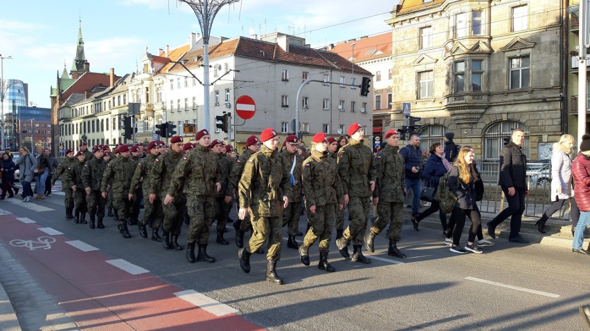 Huczne ślubowanie kadetów z "Husarza" we Wrocławiu