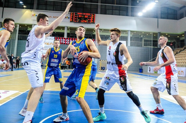 Aaron Weres (z piłką) po kilku sezonach spędzonych w SKK Siedlce wraca do Tura Basket Bielsk Podlaski