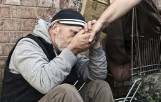 W Śląskiem odnotowano ponad 20% ludzi bezdomnych, żyjących w Polsce. Osobom tym można pomagać na różne sposoby