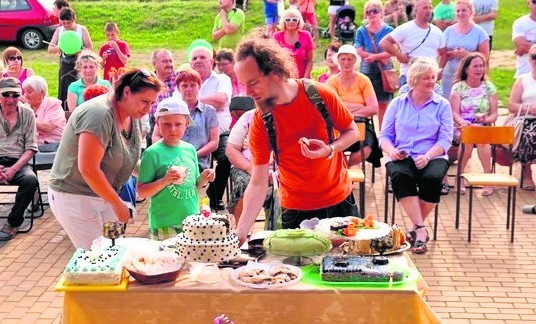 Chętni mogli podczas jagodowego festynu skosztować różnych smakowitości. To był prawdziwy raj dla podniebienia.