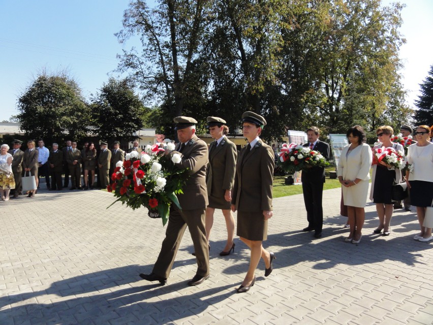 Nadleśnictwo Zwoleń zorganizowało uroczystości z okazji 100-lecia odzyskania niepodległości. Odsłonięto pamiątkowy obelisk i posadzono dąb
