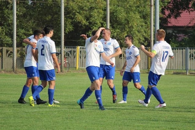 Grająca w rezerwowym składzie Szydłowianka wysoko uległa Klubowi Sportowemu Warka. 