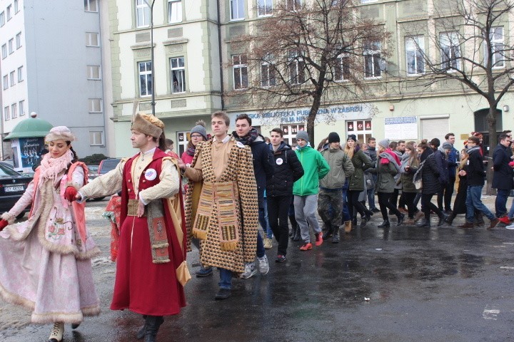 Pół tysiąca par zatańczyło poloneza w Zabrzu