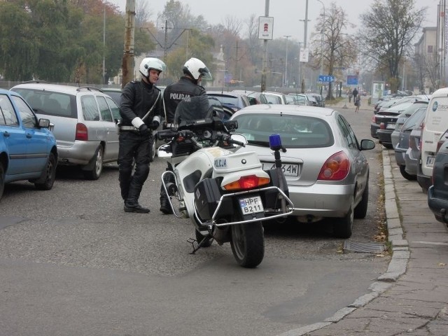 Służba w patrolu motocyklowym do najłatwiejszych i najbezpieczniejszych nie należy.