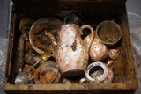 Skrzynia pełna skarbów odnaleziona  podczas budowy nowego kąpieliska w Zielonej Górze Ochli 