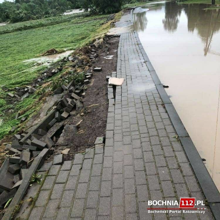 Łapanów. Zalew przyczyną powodzi w Łapanowie - uważają eksperci z Wód Polskich