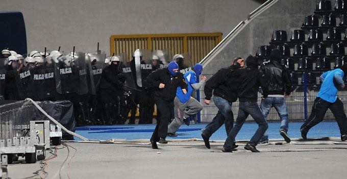 [nowe zdjęcia] Lech Poznań - Legia Warszawa. Mecz i demolka