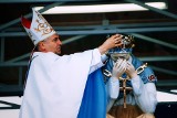 24 lata temu uroczyście koronowano figurę Matki Bożej Saletyńskiej w Dębowcu. Mamy zdjęcia z tych uroczystości